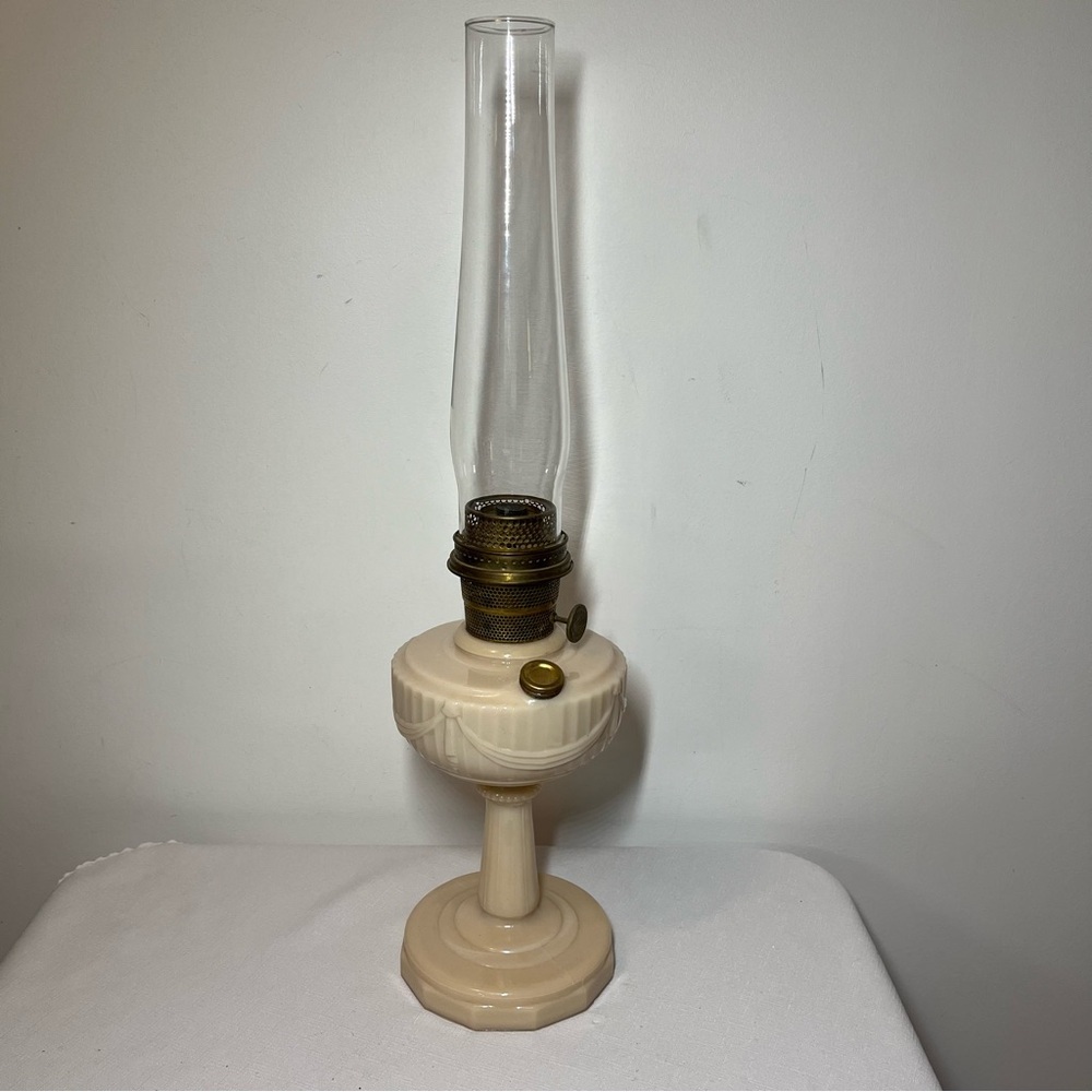 Vintage ALLADIN Alacite Glass Oil Lamp lantern